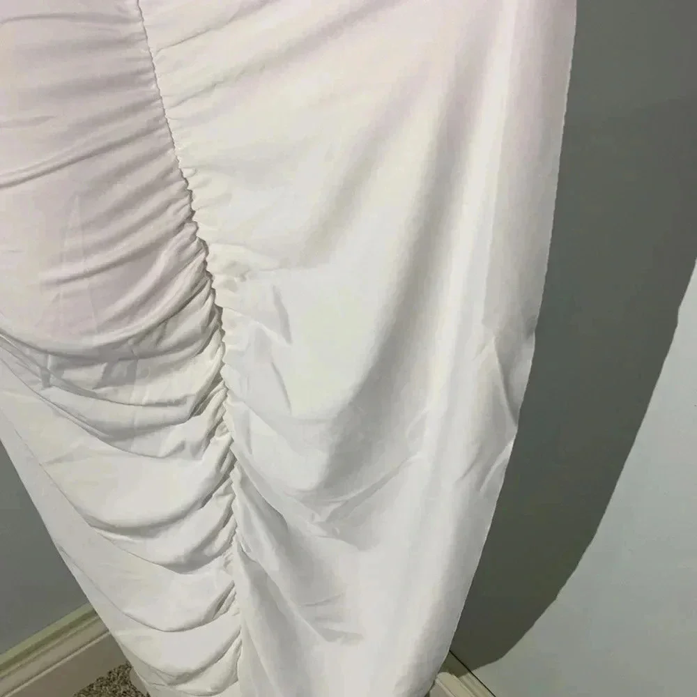 Ruffles white dress one sleeve size M - Picture 3 of 3